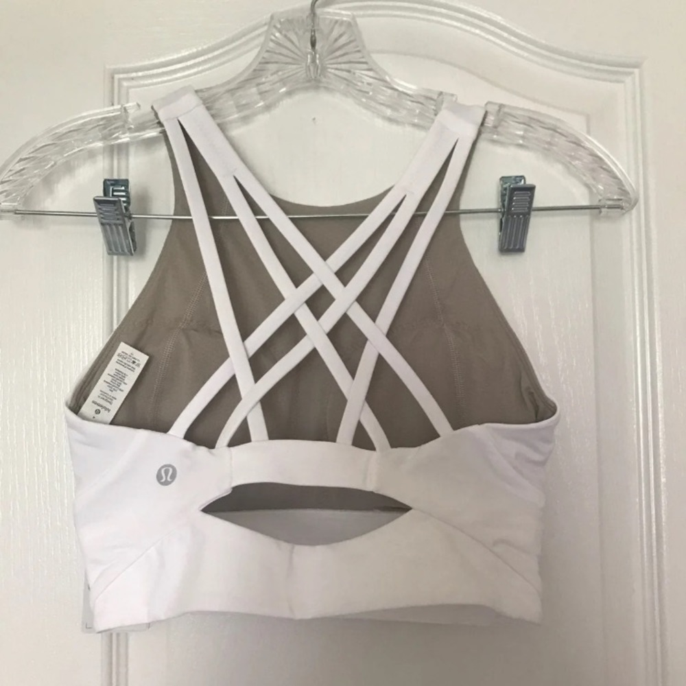 Lululemon free to be serene HN LL bra size 4 NWT